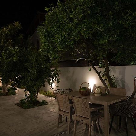 The Back Yard Apartment Kardamena  ภายนอก รูปภาพ